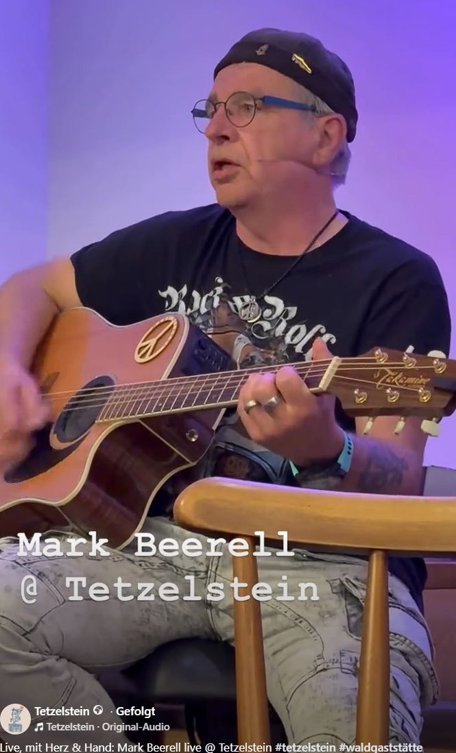Mark Beerell tijdens live optreden met JAG IMX6A headset microfoon